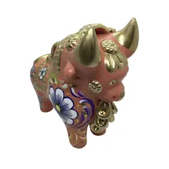 PERUVIANE - Adorno Decorativo torito de pucara andino pintado color rosado pastel