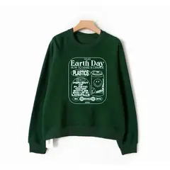 PEACE AND LOVE - Polera Cuello Redondo Estampada Mujer Earth Day Verde Botella