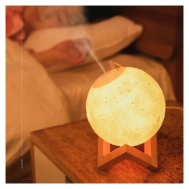 Lámpara led humidificador luna purificador.