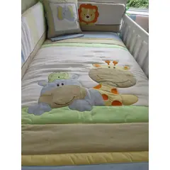 GENERICO - Set De Cuna - Diseño Bordado de Safari - Tricolor