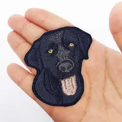QALA DISEÑO - Parche Bordado - - Perro Labrador Negro