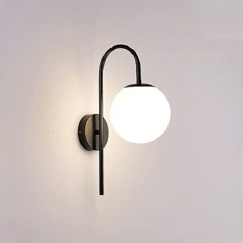 Lámpara de pared color negro modelo bola de cristal