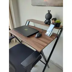 GENERICO - Escritorio plegable color terracota con estructura negra