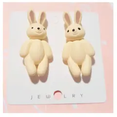 FERNANDA ROMERO JOYAS Y ACCESORIOS - Lindos Aretes Aesthetic Conejitos color Crema Pegados