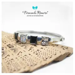 FERNANDA ROMERO JOYAS Y ACCESORIOS - Pulsera Bangle de Plata 950 y Cristales Blanco y Negro