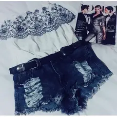 AMA OUTFITTERS - SHORT DE JEAN RASGADO KARLA