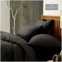 GENERICO - CUBRECAMA DOS PLAZAS Y MEDIA QUEEN DE PELUCHE PELO CORTO NEGRO