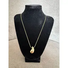 IMPORTADO MC - Set collar y aretes gota con tuercas dorado