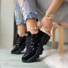 GENERICO - Zapatilla Mujer Kendra Edicion Limitada Negro.-