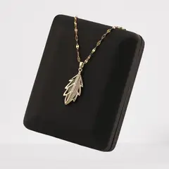 GENERICO - COLLAR HOJA DORADA DIAMANTE