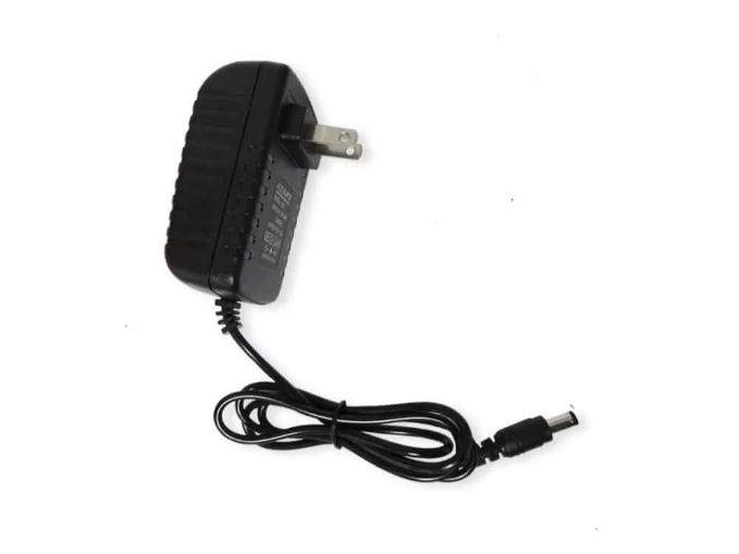 Adaptador de Voltaje 12V 2A 1220