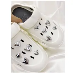 GENERICO - PINES PARA CROCS DE CORAZON METALICO X 10PZ