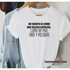 IMPRESIONARTE - Polo Manga Corta Cuerpo de Pan Vino y Pecados