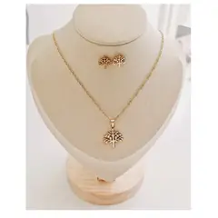 FERNANDA ROMERO JOYAS Y ACCESORIOS - Set Collar y Aretes Arbol de la vida - Acero Dorado - Lindo