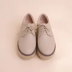 KAWKI - ZAPATOS DE MUJER DERBY FORTALEZA BEIGE