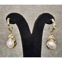 GENERICO - Aretes perlas colgante con borde dorado cultivadas de agua dulce