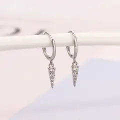 AFRODITA - Aretes de Plata 925 Bañado en Oro 18k Modelo Huggies Stewart