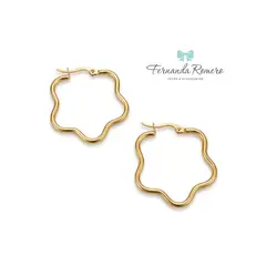 GENERICO - Lindas Argollas con forma de Flor - Acero dorado - Ideales para tu Outfit