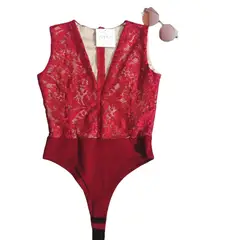 AMA OUTFITTERS - Body Lace de encaje rojo