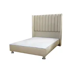 MUEBLES MACRUMO - Cama tapizada Barcelona brazo recto - Queen - color beige