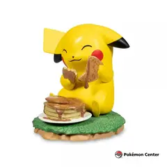 POKEMON - Center Estatua Pikachu Comiendo Waffles
