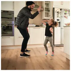 BALEXPO - Piso Laminado Hidrófugo Golden Vista Oak 8mm AC5 Biselado Caja 2.26044 m2