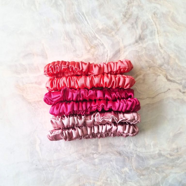 MINI Scrunchies de Satín- Sujetan el cabello sin daños 6u