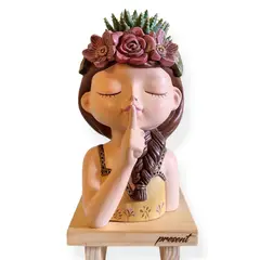 GENERICO - Macetero Maceta Suculentas Soñadora Pintada a Mano + Banquita de pino