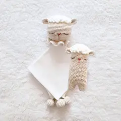 BE CRAFTY - Pack Manta de Apego + Sonaja Oveja en Algodón Antialérgico