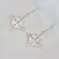 LUYA JOYERÍA - Aretes nudo de bruja