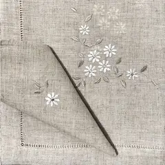 GENERICO - MANTEL DE COMEDOR BORDADO DE LINO HOJAS DORADAS
