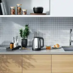 ELECTROLUX - Hervidor Eléctrico 18L Experience EEK10