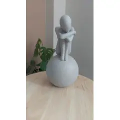 GENERICO - Adorno Dama Sentada 24x13x13 cm