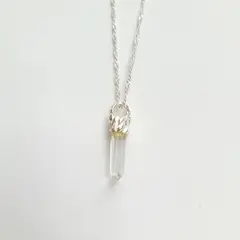 INTUERI - Collar Punta de Cuarzo Cristal