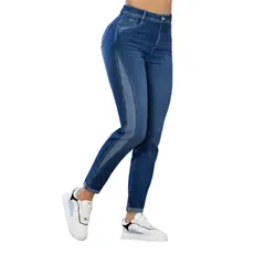 T&T - Revive el estilo ochentero con el Mom Jean Bloody de TYT