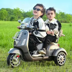 BABYKISS - MOTO ELECTRICA CON BLUETOOTH PARA NIÑOS 02 ASIENTOS GRIS