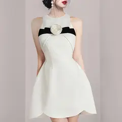 GENERICO - Mini vestido Almendra - De vuelo amplio acampanado