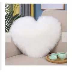 GENERICO - COJIN CORAZON PELO LARGO 35X35 blanco
