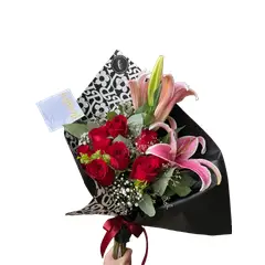 FLORISTERI - Ramo de flores rosas naturales y Liliums Dulce amor