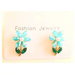 FERNANDA ROMERO JOYAS Y ACCESORIOS - Hermosos y Delicados Aretes Diseño de Flores con Cristales Pegados