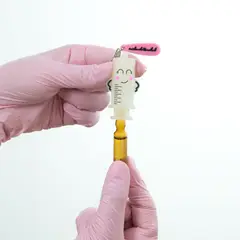 GENERICO - Llavero Rompe Ampolla Kamed Diseño Jeringa Chic