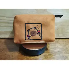 GENERICO - CARTUCHERA CAPIBARA CORAZON ESPONJOSO PELUCHE