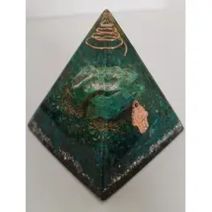 GENERICO - PIRAMIDE ORGONITA GRANDE CON CUARZO TURQUEZA ALEGRIAESPERANZAAMOR
