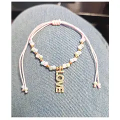 FERNANDA ROMERO JOYAS Y ACCESORIOS - Pulsera Amor LOVE Rosada Tejida a Mano Cristales engastados y Acero