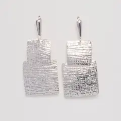 VANDRALA - ARETE DE PLATA CUADRADO CON DISEÑO