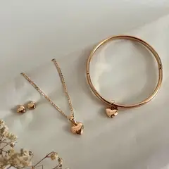 GENERICO - Collar con corazón + Aretes + Puñera con corazón - Bañado en oro 18 k