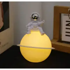 GENERICO - LÁMPARA PORTÁTIL MESA ESCRITORIO ADORNO DECORATIVO ASTRONAUTA EN LUNA