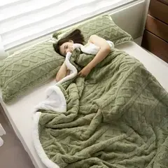 GENERICO - MANTA TRENZADA CON REVERSO DE CARNERO