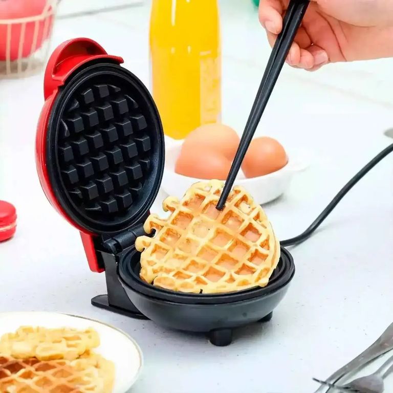 Mini Wafflera Eléctrica Antiadherente Roja