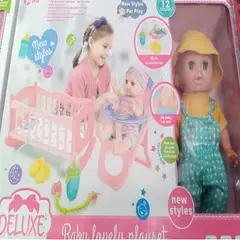 GENERICO - MUÑECA BABY CON CUNA Y SILLA PARA COMER CON OVEROL VERDE